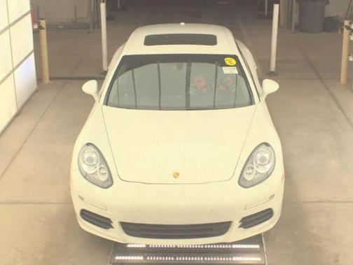 2015 Porsche Panamera 4