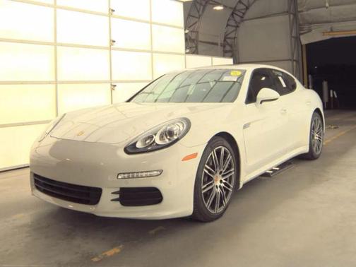 2015 Porsche Panamera 4