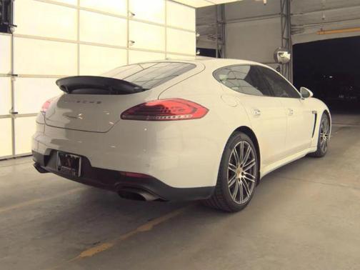 2015 Porsche Panamera 4