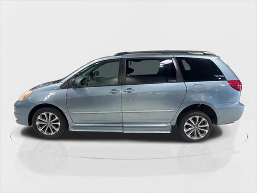 2004 Toyota Sienna XLE
