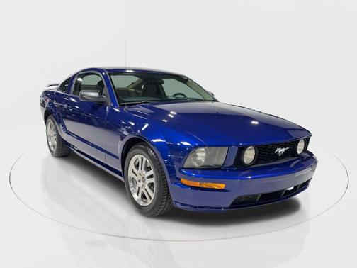 2005 Ford Mustang GT Premium