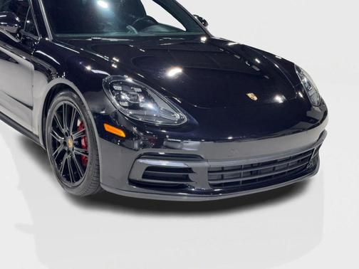 2018 Porsche Panamera 4