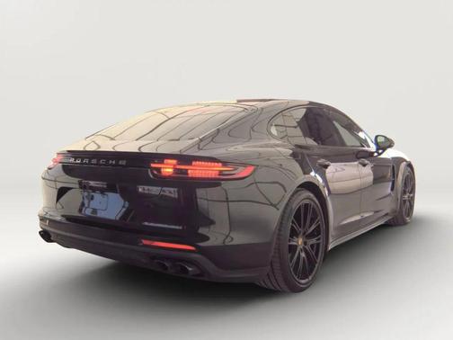 2018 Porsche Panamera 4