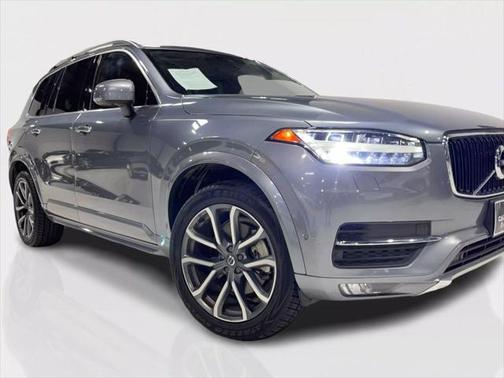 2018 Volvo XC90 T6 Momentum
