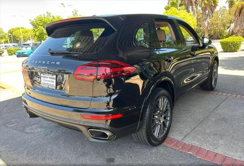 2017 Porsche Cayenne Platinum Edition