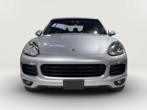 2017 Porsche Cayenne Platinum Edition