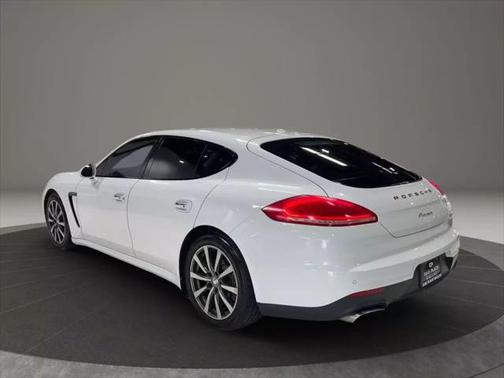2016 Porsche Panamera 4 Edition
