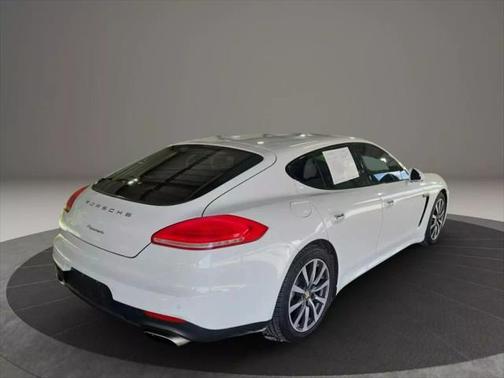 2016 Porsche Panamera 4 Edition