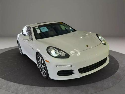 2016 Porsche Panamera 4 Edition