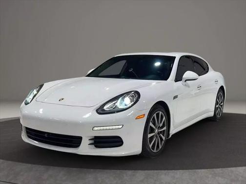 2016 Porsche Panamera 4 Edition