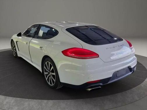 2016 Porsche Panamera 4 Edition