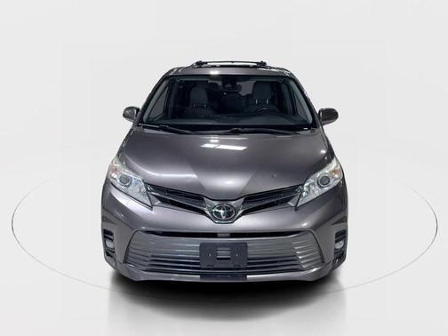 2020 Toyota Sienna XLE