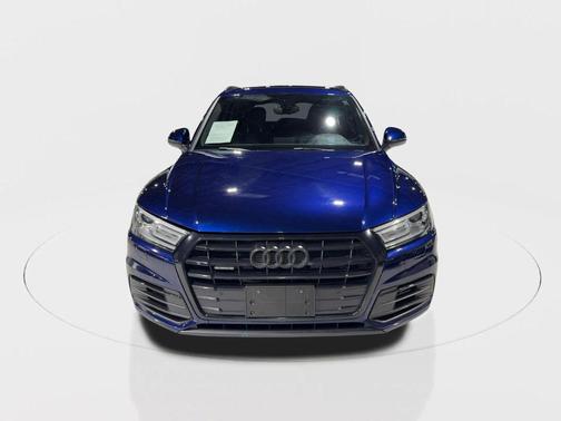 2020 Audi Q5 45 Titanium Premium