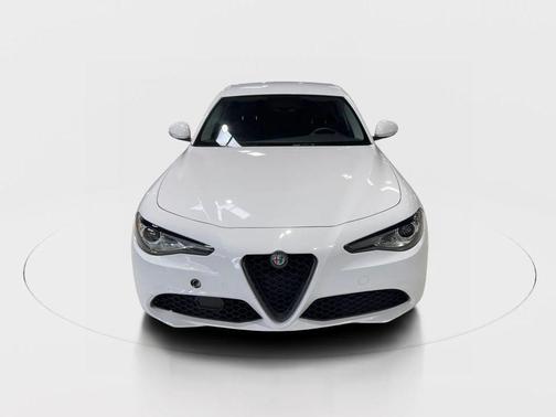 2018 Alfa Romeo Giulia Base