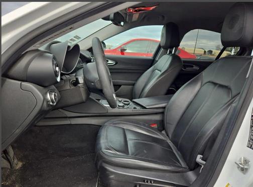 2018 Alfa Romeo Giulia Base