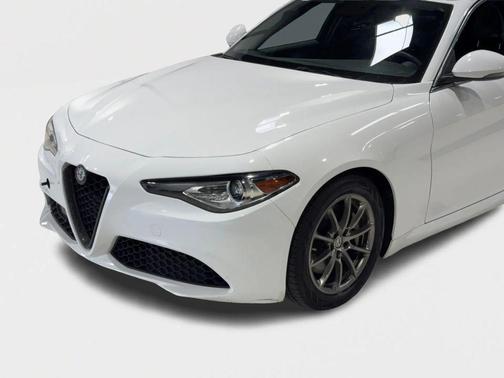 2018 Alfa Romeo Giulia Base