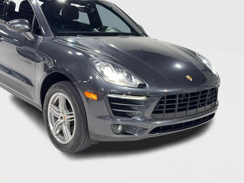 2017 Porsche Macan Sport Utility 4D
