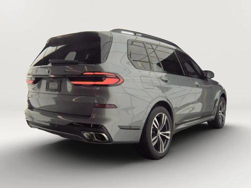2023 BMW X7 M60i