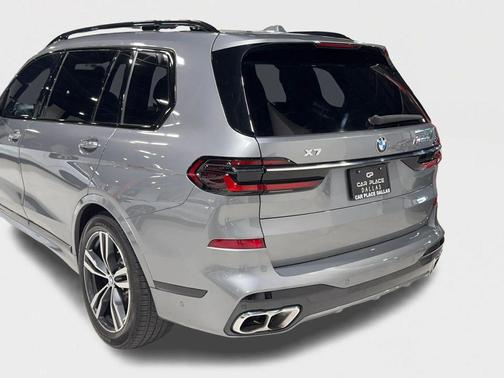 2023 BMW X7 M60i