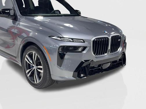 2023 BMW X7 M60i