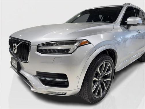 2017 Volvo XC90 T6 Momentum