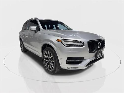 2017 Volvo XC90 T6 Momentum