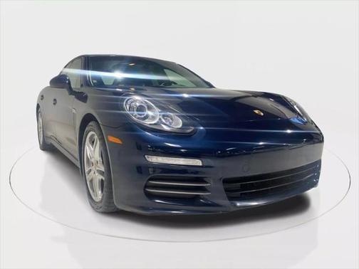 2015 Porsche Panamera 4