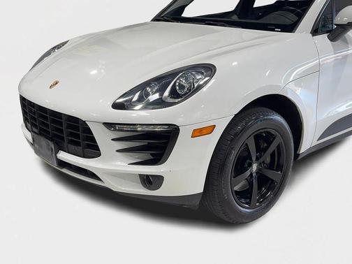 2017 Porsche Macan Sport Utility 4D