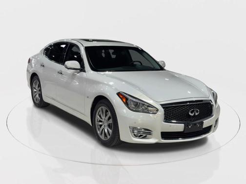 2015 INFINITI Q70 3.7