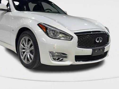 2015 INFINITI Q70 3.7