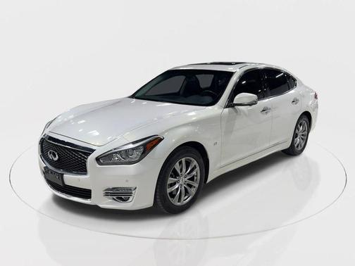 2015 INFINITI Q70 3.7
