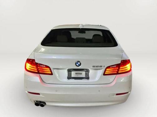 2015 BMW 528 528i Sedan 4D