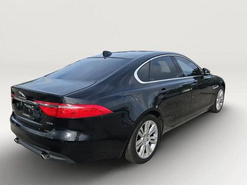 2017 Jaguar XF 35t Premium