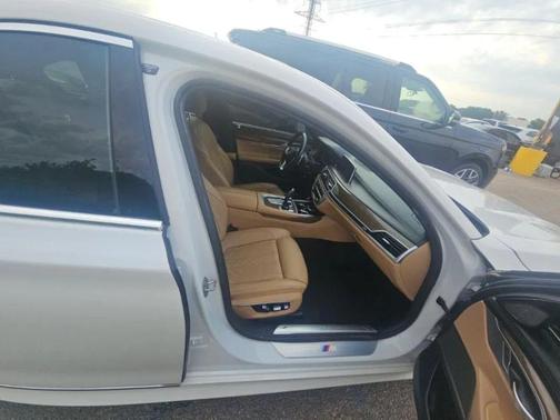2017 BMW 750 I