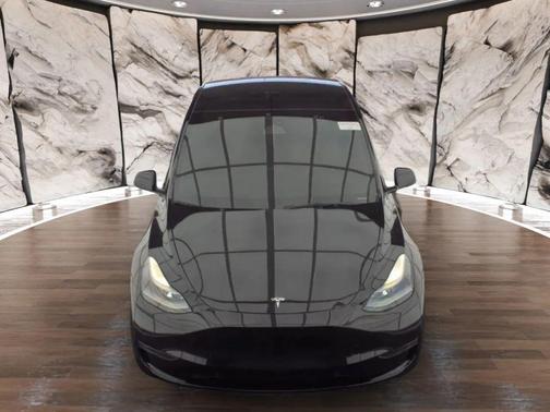 2023 Tesla Model Y Long Range Sport Utility 4D