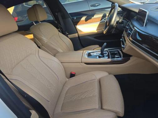2020 BMW 750 i xDrive