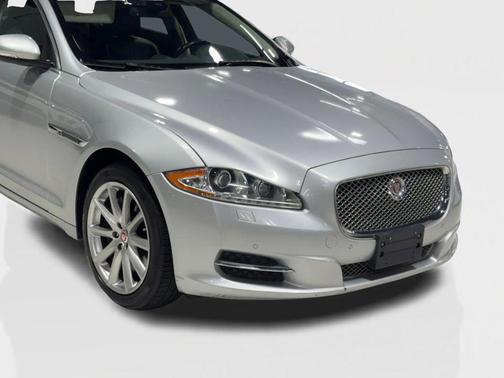 2015 Jaguar XJ Base
