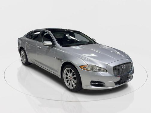 2015 Jaguar XJ Base