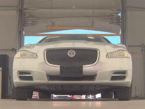 2015 Jaguar XJ Base