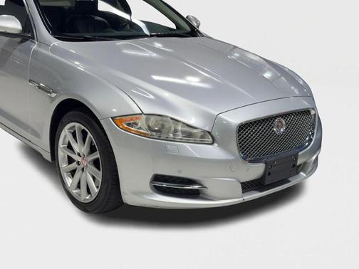 2015 Jaguar XJ Base