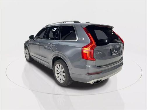 2016 Volvo XC90 T6 Momentum