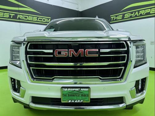 White 2023 GMC Yukon XL SLT