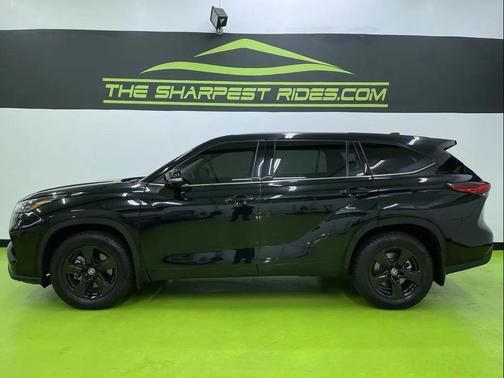2022 Toyota Highlander LE