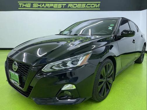 Black 2022 Nissan Altima SR FWD