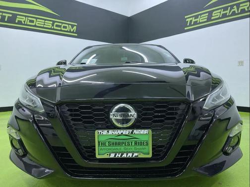 Black 2022 Nissan Altima SR FWD