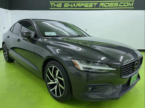 2020 Volvo S60 T5 Momentum