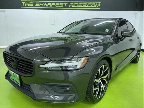 2020 Volvo S60 T5 Momentum
