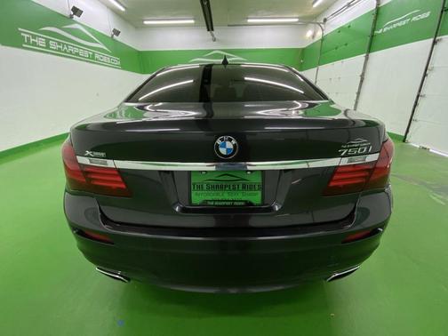 Photo 4 of 21 of 2015 BMW 750 i xDrive