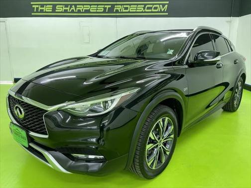 2017 INFINITI QX30 Premium