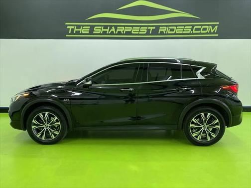 2017 INFINITI QX30 Premium